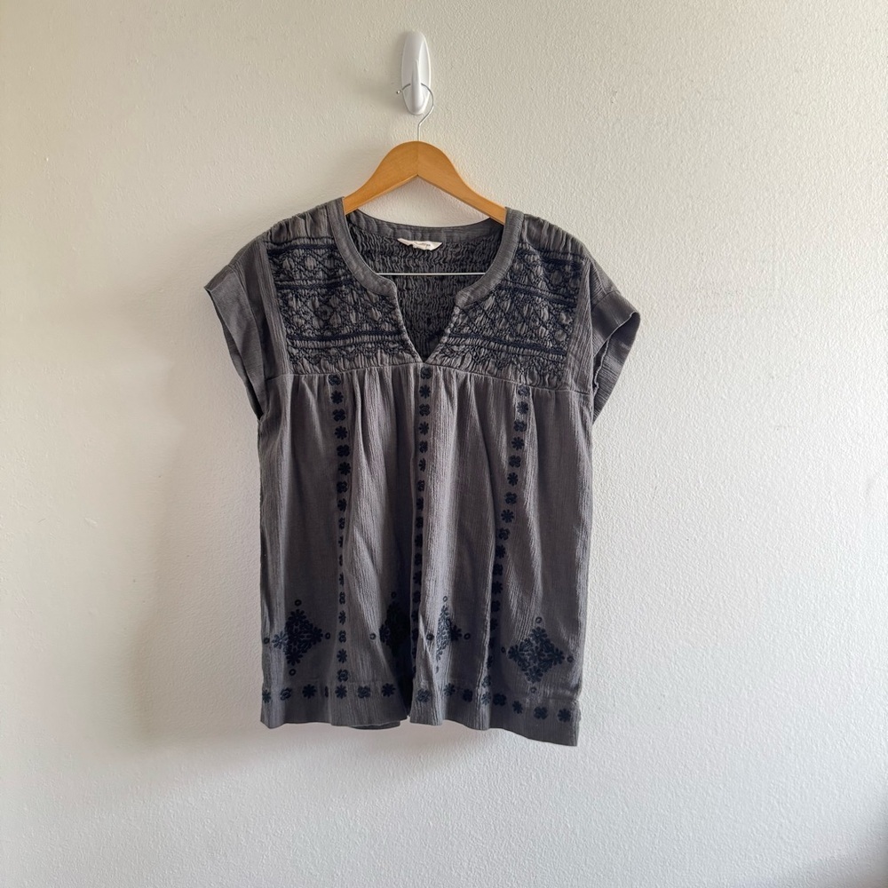 Lucky Brand Cotton Smocked Embroidered Blouse Top size Small - Picture 3 of 11